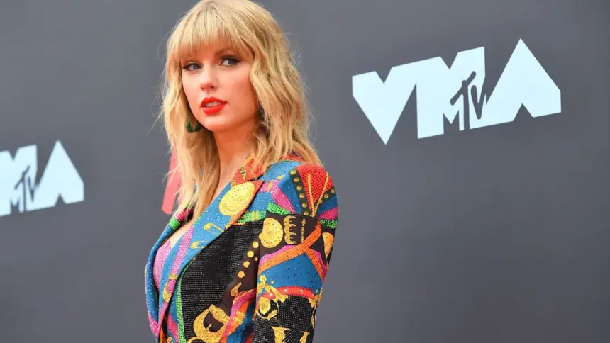 Taylor Swift spotted leaving Travis Kelce’s  million Kansas City mansion