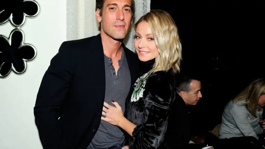 David Muir announces unexpected news involving good friend Kelly Ripa in backstage video