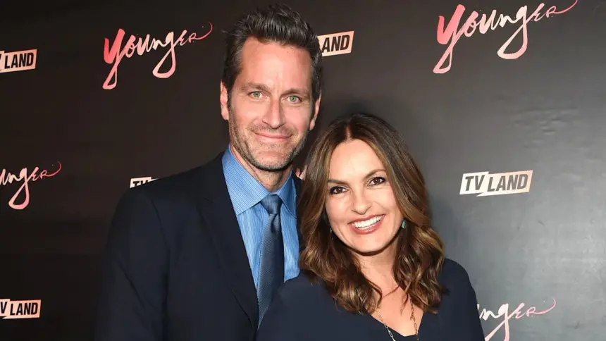 Mariska Hargitay shares rare cozy photo with husband Peter Hermann that gets sweet reaction from fans