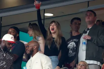 Taylor Swift toasts Kansas City Chiefs beau Travis Kelce alongside pals Blake Lively, Ryan Reynolds, Sophie Turner, Hugh Jackman