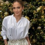 Jennifer Lopez Reveals Gold-Themed 2023 Christmas Tree from Her L.A. Home