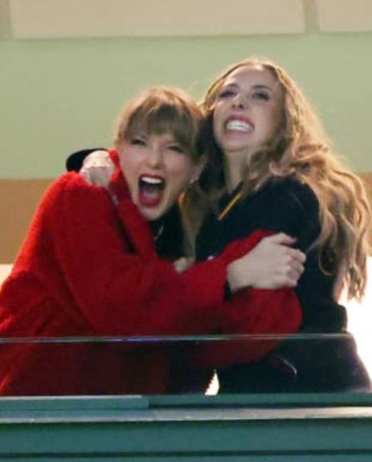 Taylor Swift and Brittany Mahomes attend the Packers-Chiefs football game